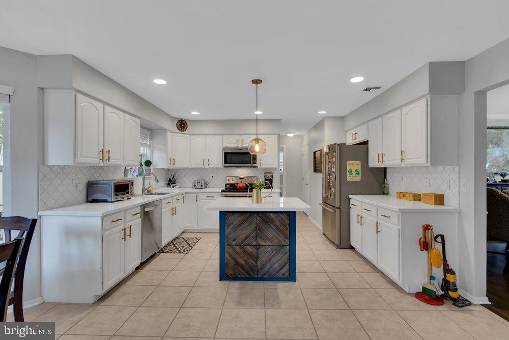 192 Bowsprit Road Manahawkin, NJ 08050 - Photo 20 of 48