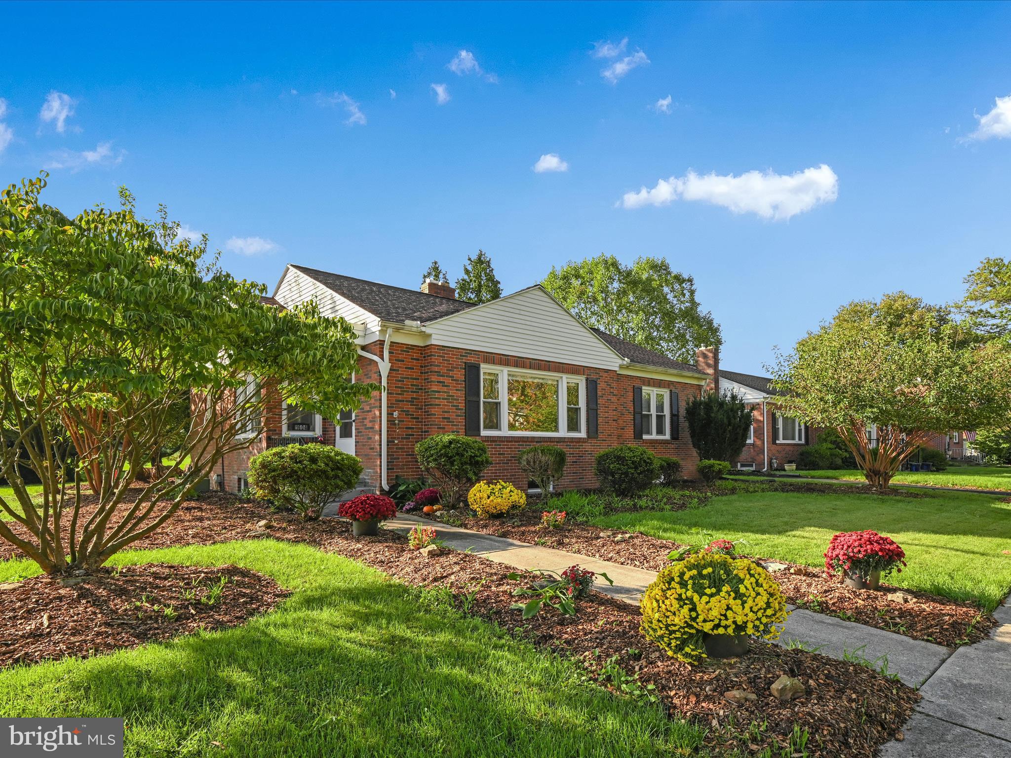 1604 Robin Road Lebanon, PA 17042 - Photo 1 of 27 Front