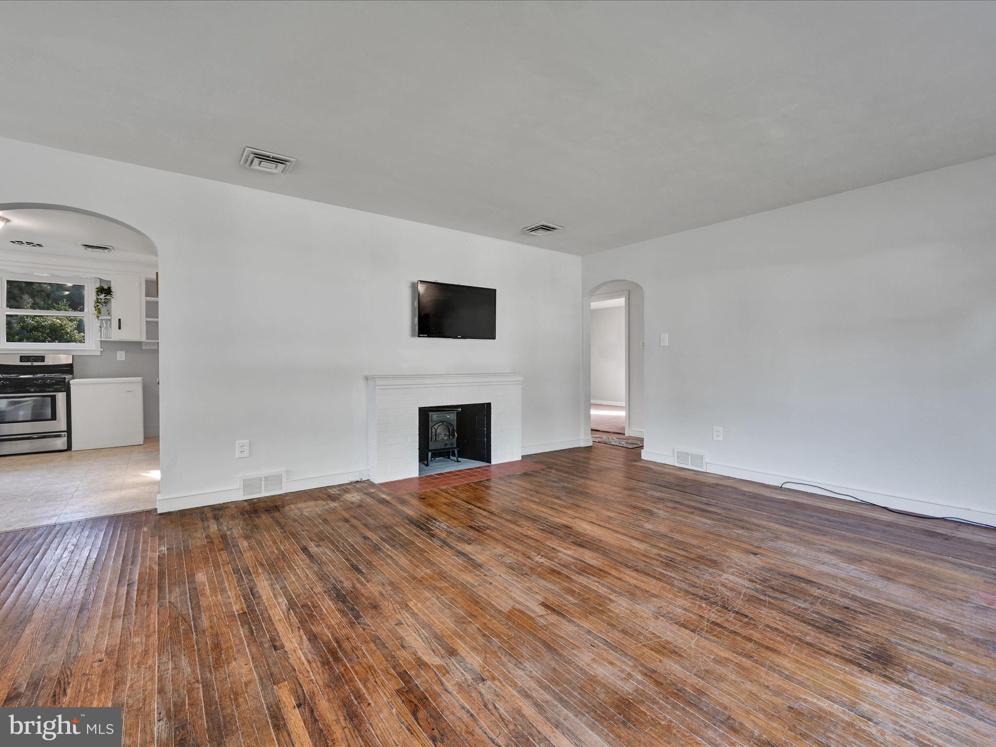 1604 Robin Road Lebanon, PA 17042 - Photo 4 of 27 Living Room