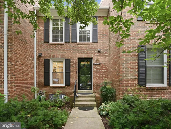 $3,500 | 2424 South Walter Reed Drive, Unit 2, Arlington, VA 22206