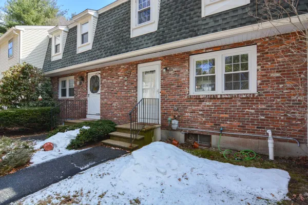 $367,000 | 20 Olde Country Village Road, Londonderry, NH 03053