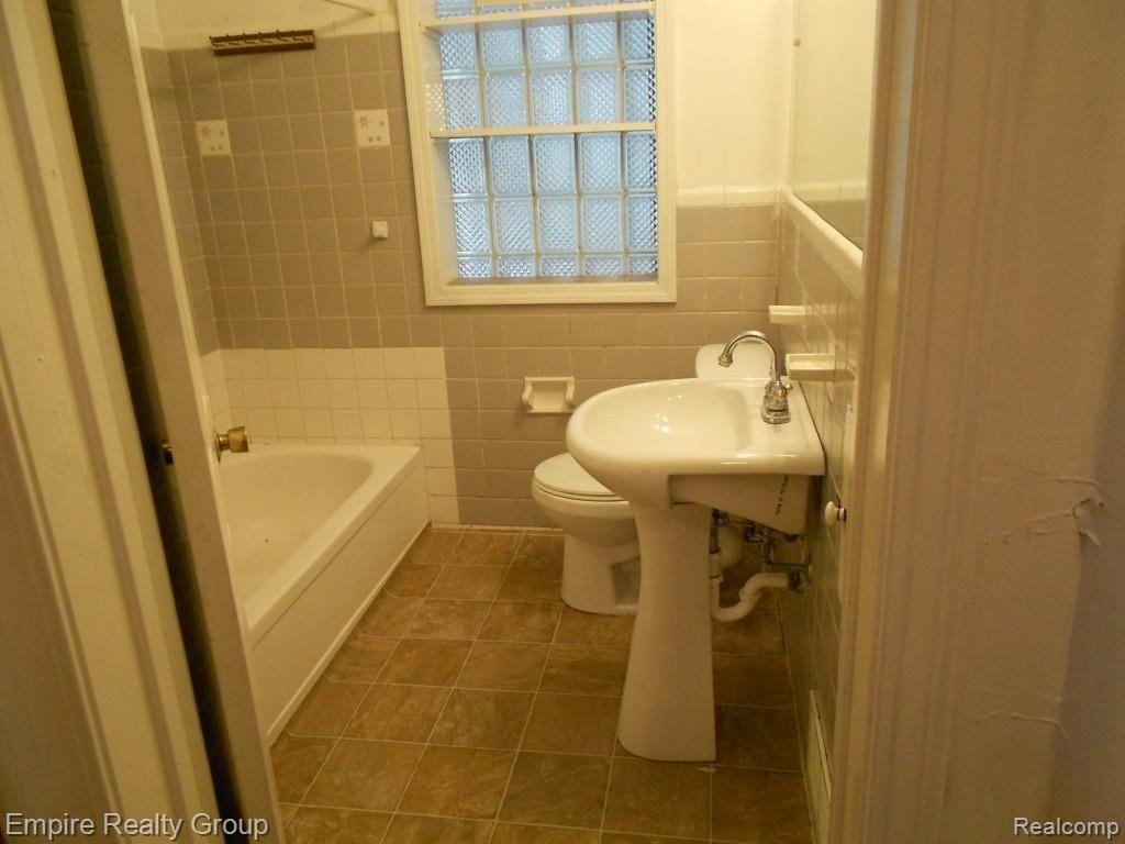 1480 South Gulley Road Dearborn Heights, MI 48125 - Photo 12 of 14 1480 gulley 022.jpg
