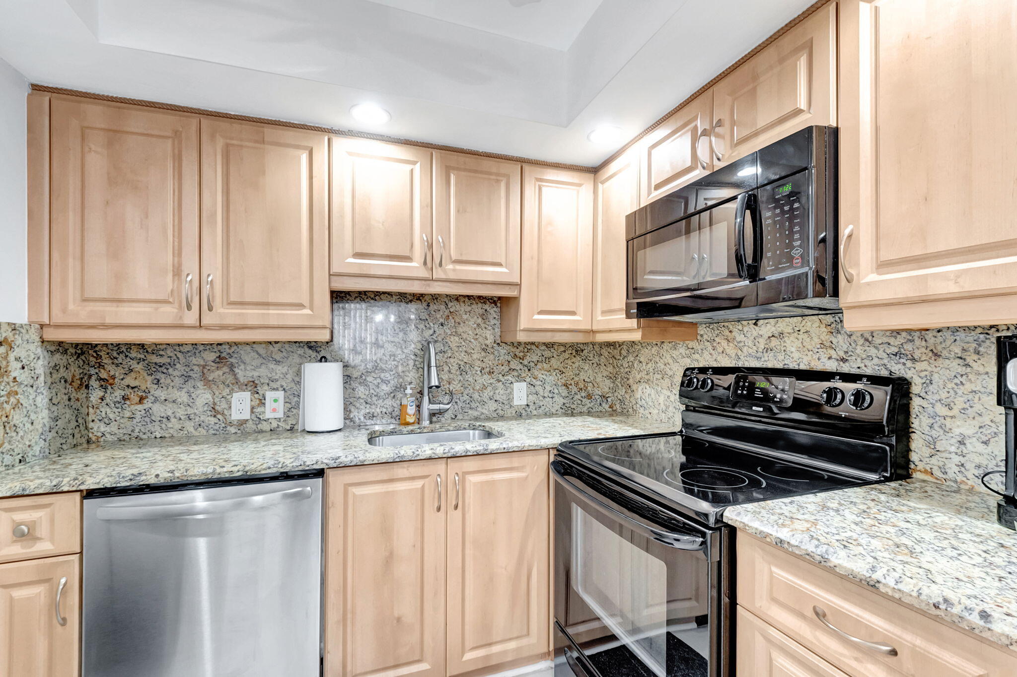 311 Brighton H Boca Raton, FL 33434 - Photo 8 of 46 12-web-or-mls-DSC_2778