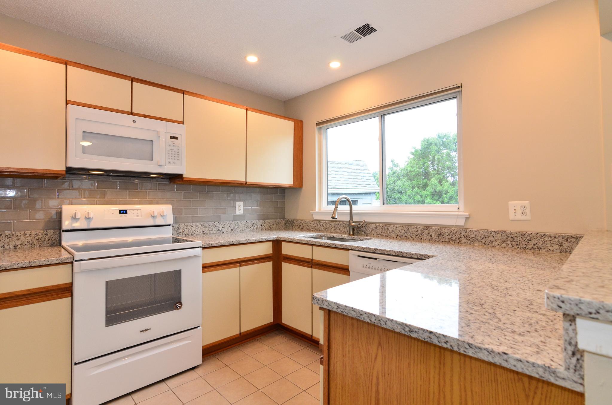 1500 Summerchase Court, Unit 1500E Reston, VA 20194 - Photo 5 of 26 Kitchen with granite counters