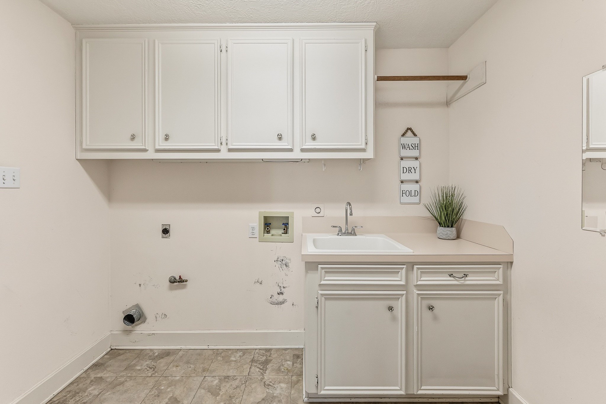 2008 Wickersham Drive Huntsville, TX 77340 - Photo 41 of 44 Utility Room