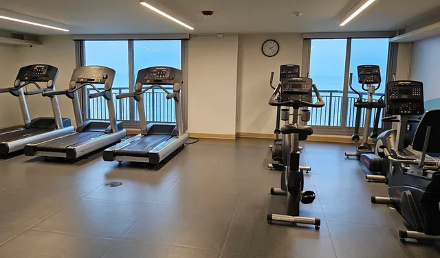 $4,250 | 6007 North Sheridan Road, Unit 17DF, Chicago, IL 60660