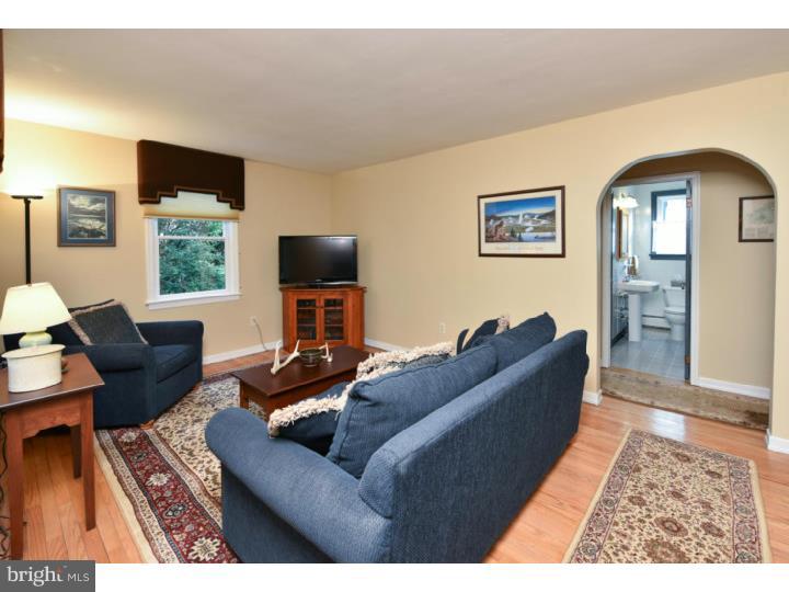 182 Warwick Road Elverson, PA 19520 - Photo 2 of 25 Living Room