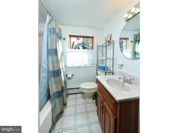 182 Warwick Road Elverson, PA 19520 - Photo 16 of 25 Bathroom