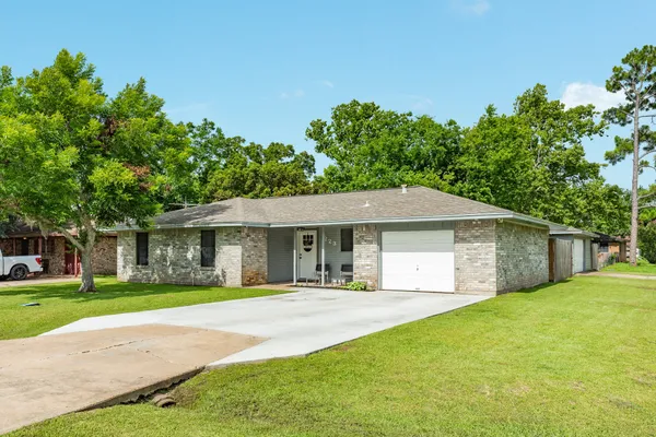 $209,000 | 223 Avenue H, Brazoria, TX 77422