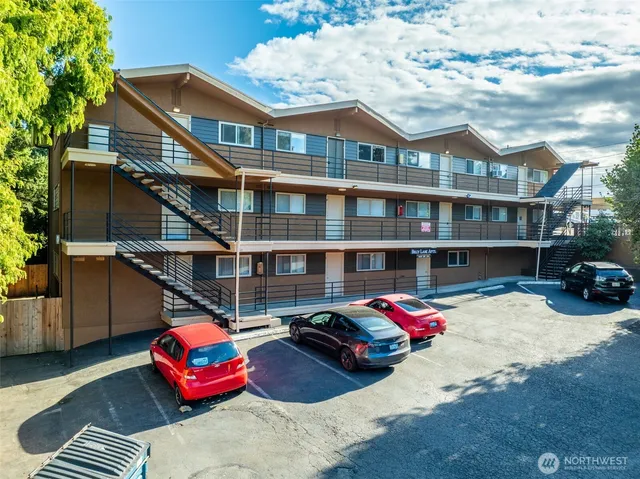 $1,925,000 | 1017 Southwest 154th Street, Burien, WA 98166