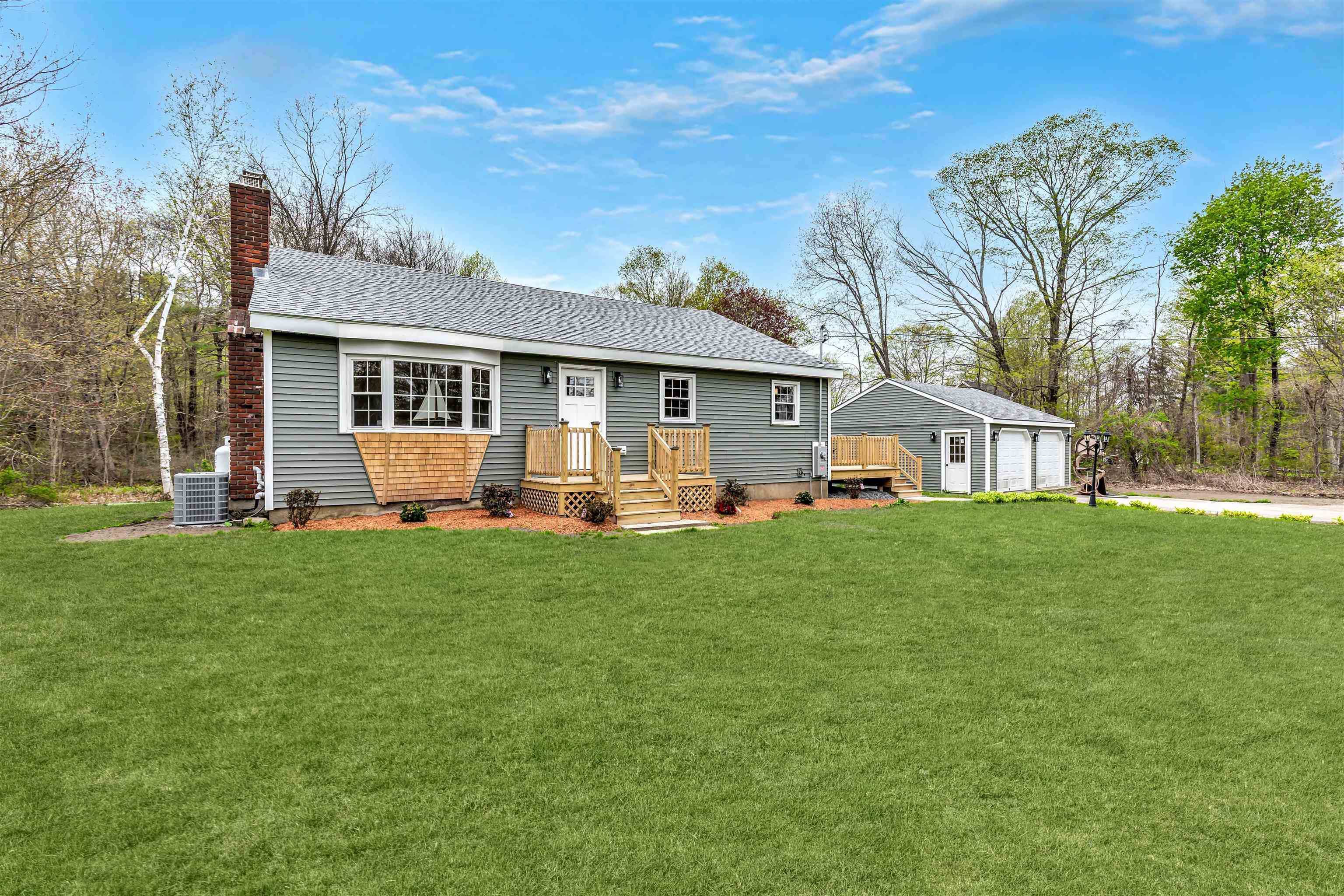 11 Merrimac Road Newton, NH 03858 - Photo 1 of 50