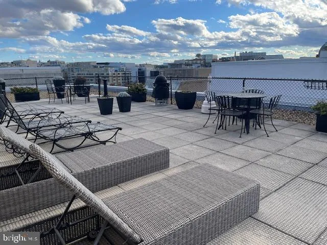 $1,900 | 1727 Massachusetts Avenue Northwest, Unit 701, Washington, DC 20036