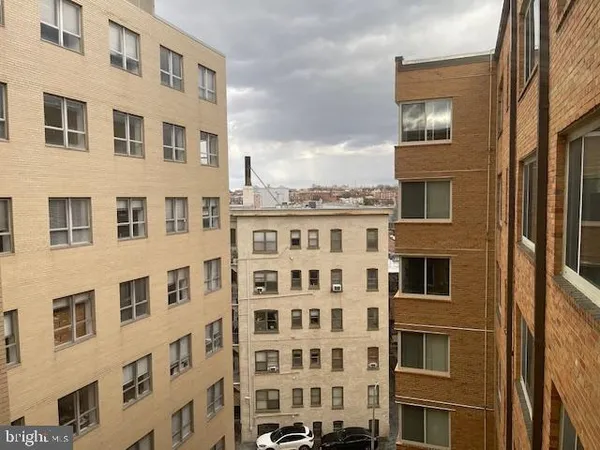 a large building with a lot of windows