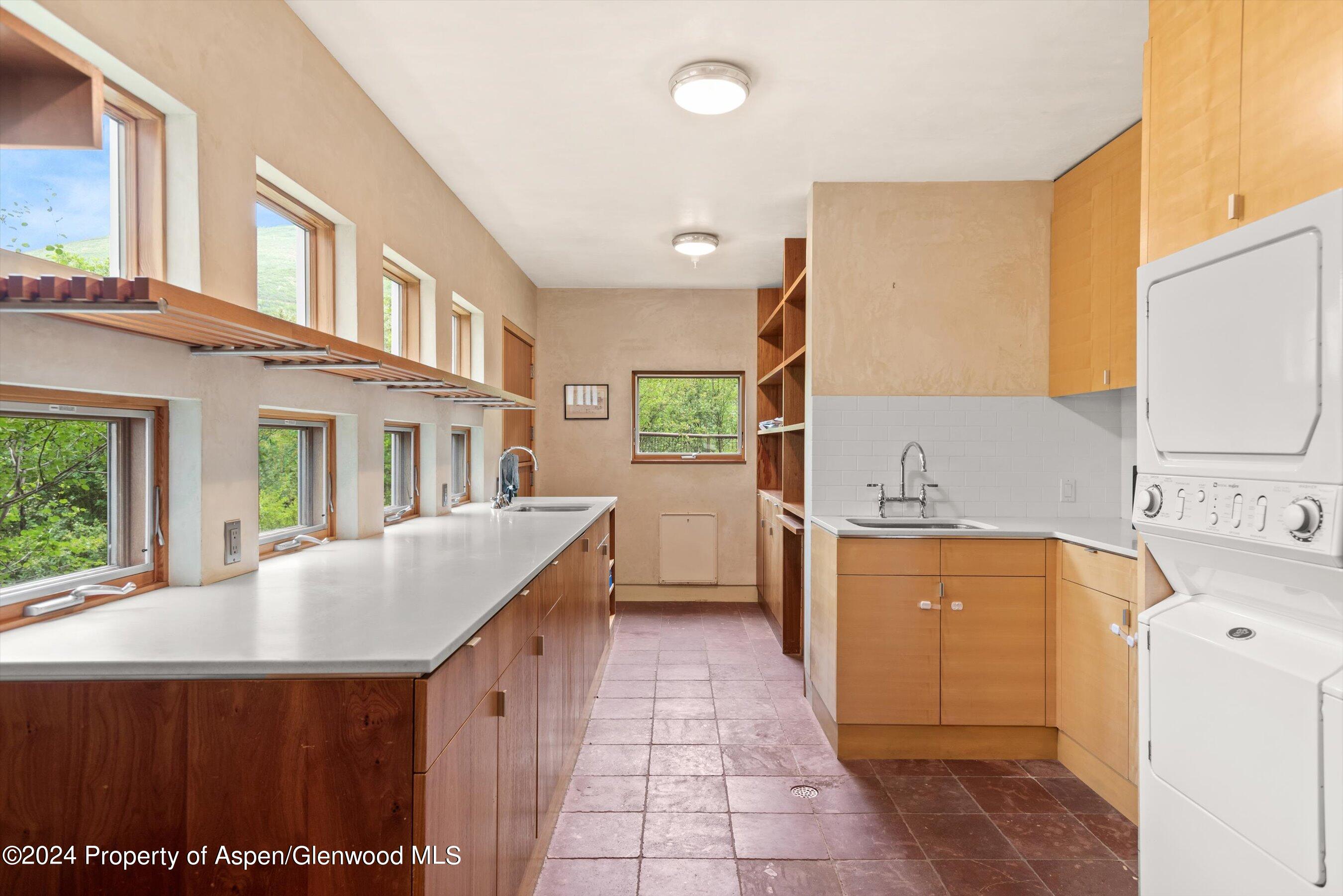 720 Nell Erickson Road Aspen, CO 81612 - Photo 17 of 36 33-700NellErikson_HiRes_06252021025