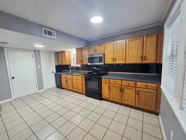 $2,000 | 108 Oriole Lane, Angleton, TX 77515