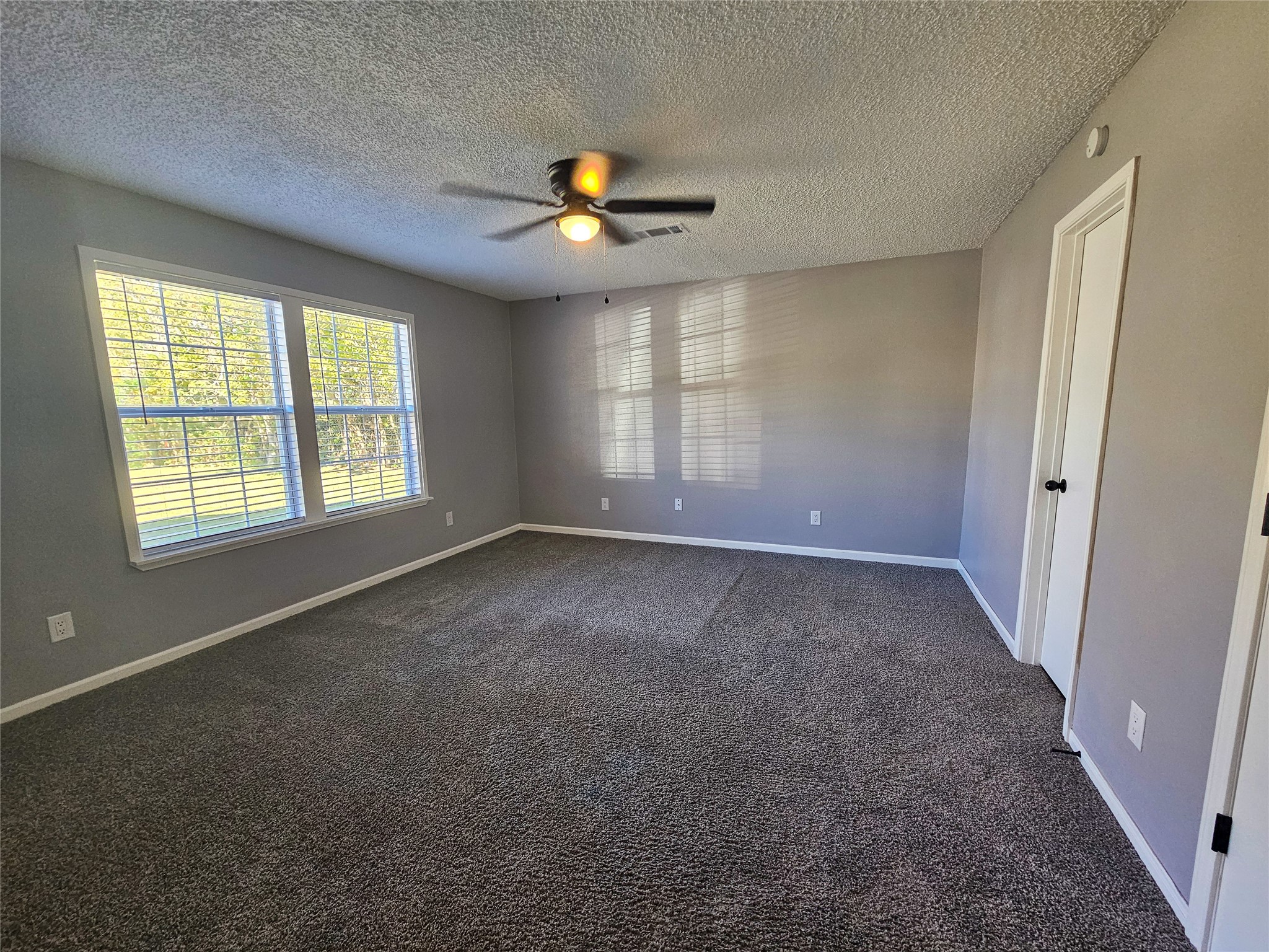 108 Oriole Lane Angleton, TX 77515 - Photo 12 of 20 an empty room with windows and fan