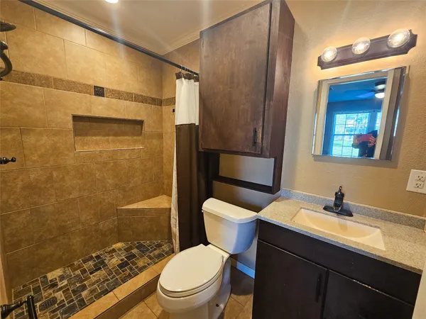 $2,000 | 108 Oriole Lane, Angleton, TX 77515