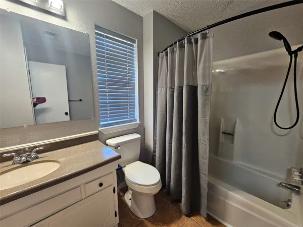 $2,000 | 108 Oriole Lane, Angleton, TX 77515