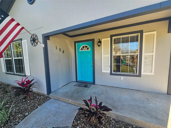 $2,000 | 108 Oriole Lane, Angleton, TX 77515