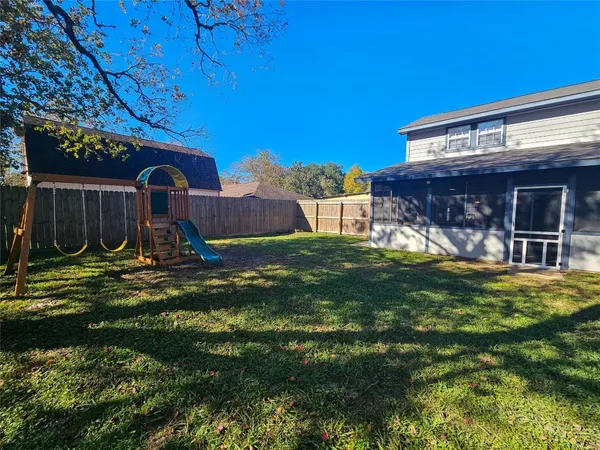 $2,000 | 108 Oriole Lane, Angleton, TX 77515