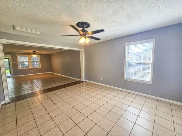 $2,000 | 108 Oriole Lane, Angleton, TX 77515