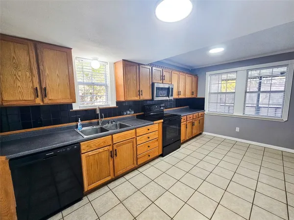 $2,000 | 108 Oriole Lane, Angleton, TX 77515