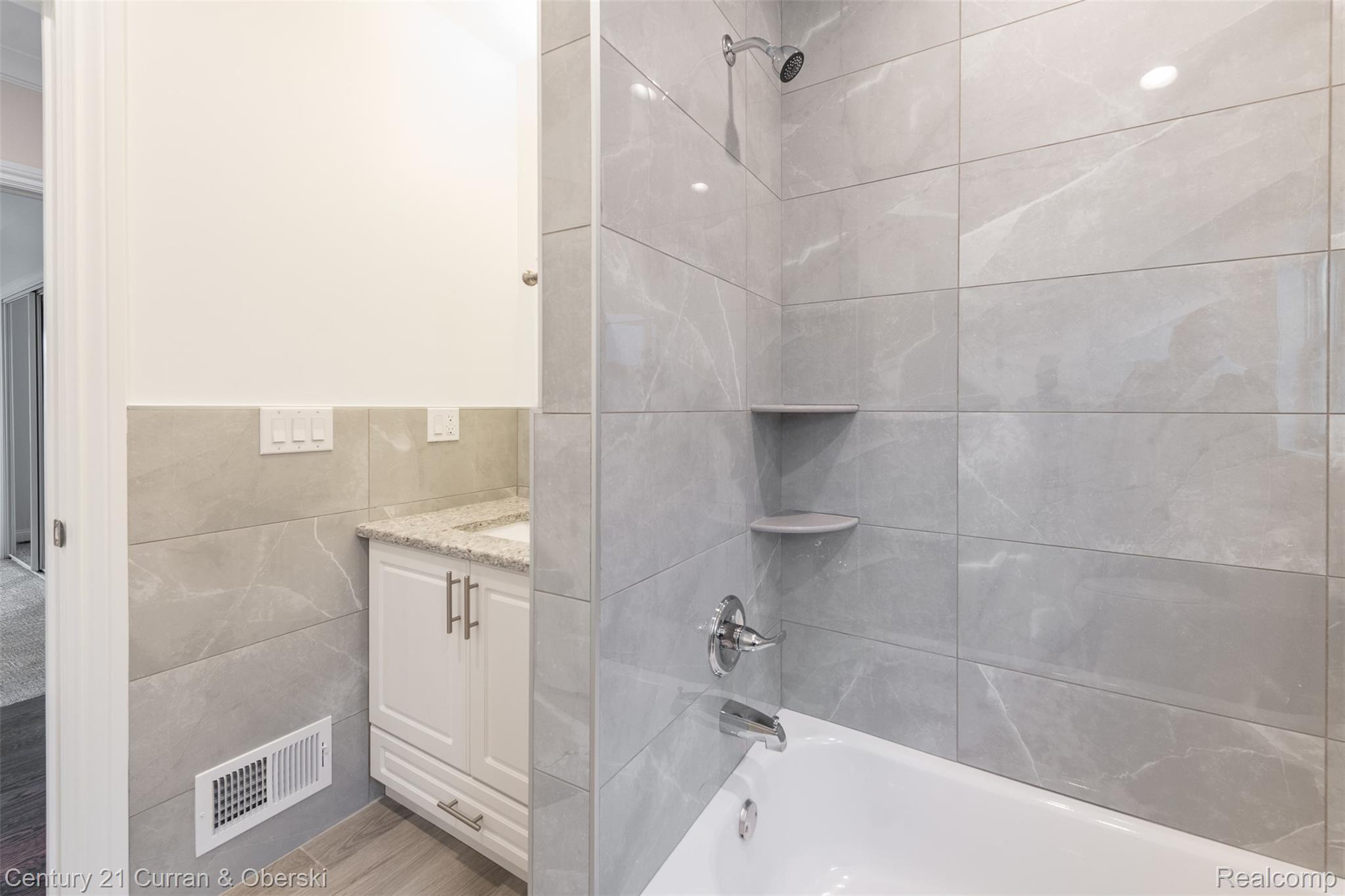 7448 Coleman Street Dearborn, MI 48126 - Photo 58 of 66 DSC_6147.jpg