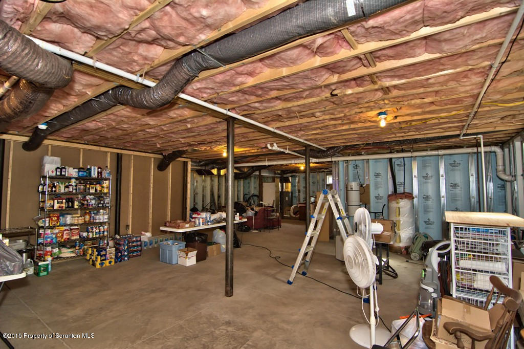 1081 Motichka Road Moscow, PA 18444 - Photo 80 of 90 a view of a room with gym equipment