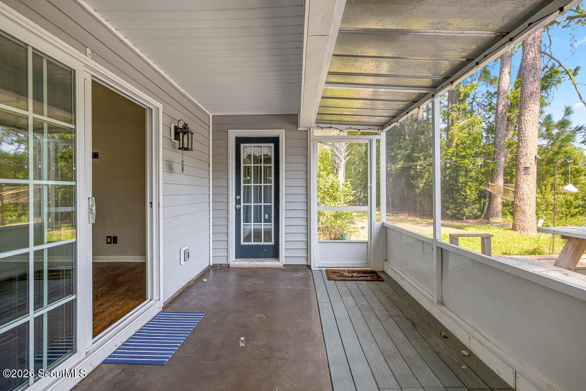 22 Shell Pointe Court Brunswick, GA 31525 - Photo 20 of 39 Screened back porch