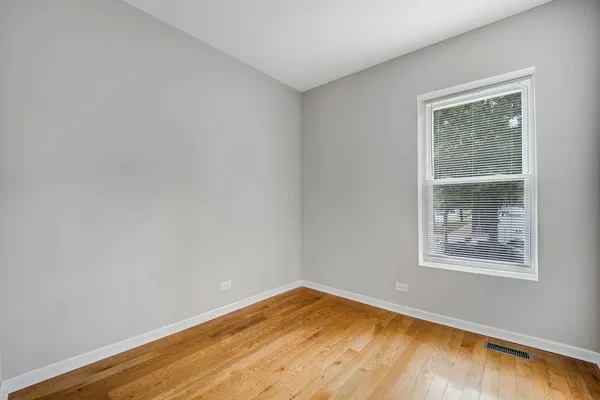 $3,200 | 3924 West Altgeld Street, Unit 1, Chicago, IL 60647
