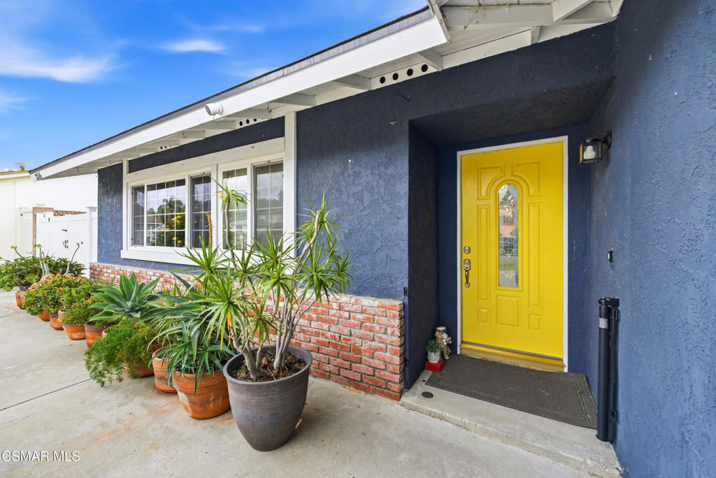 2516 Phyllis Street Simi Valley, CA 93065 - Photo 5 of 34