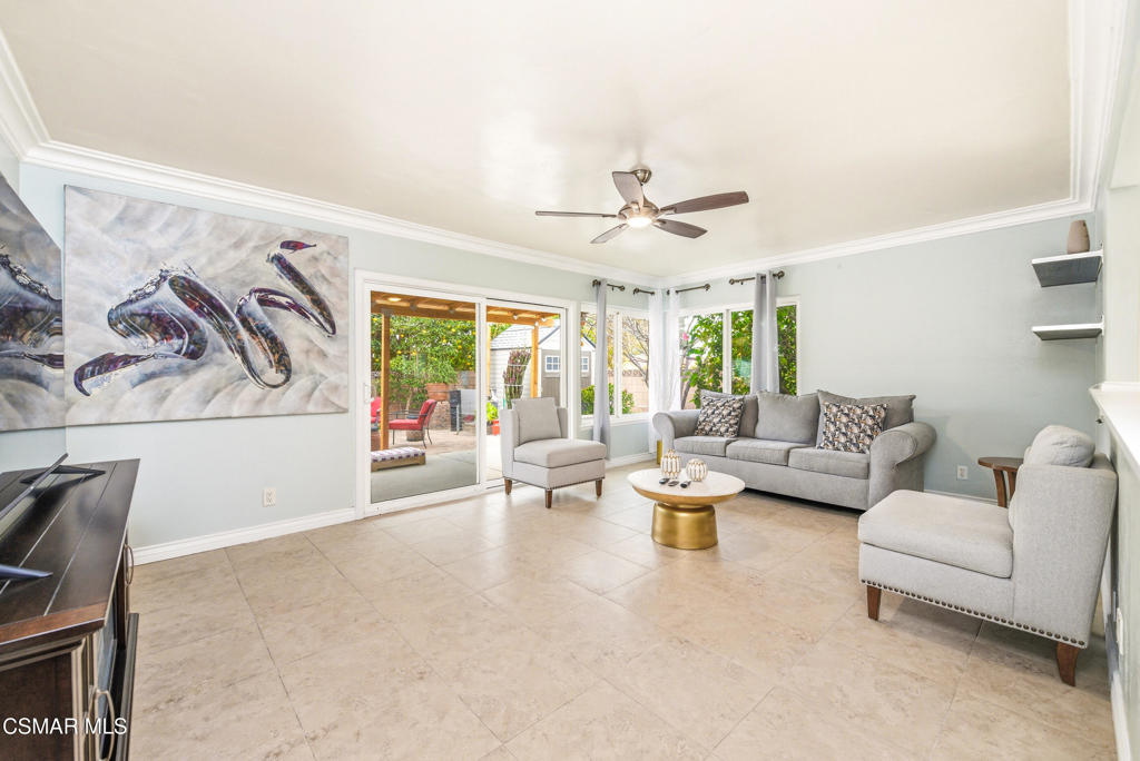 2516 Phyllis Street Simi Valley, CA 93065 - Photo 7 of 34