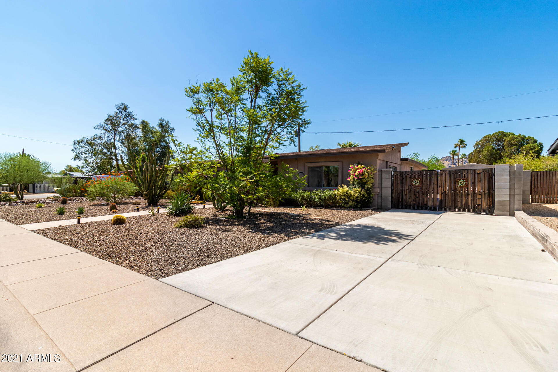 2833 East Cheryl Drive Phoenix, AZ 85028 - Photo 2 of 30 03 - Cheryl