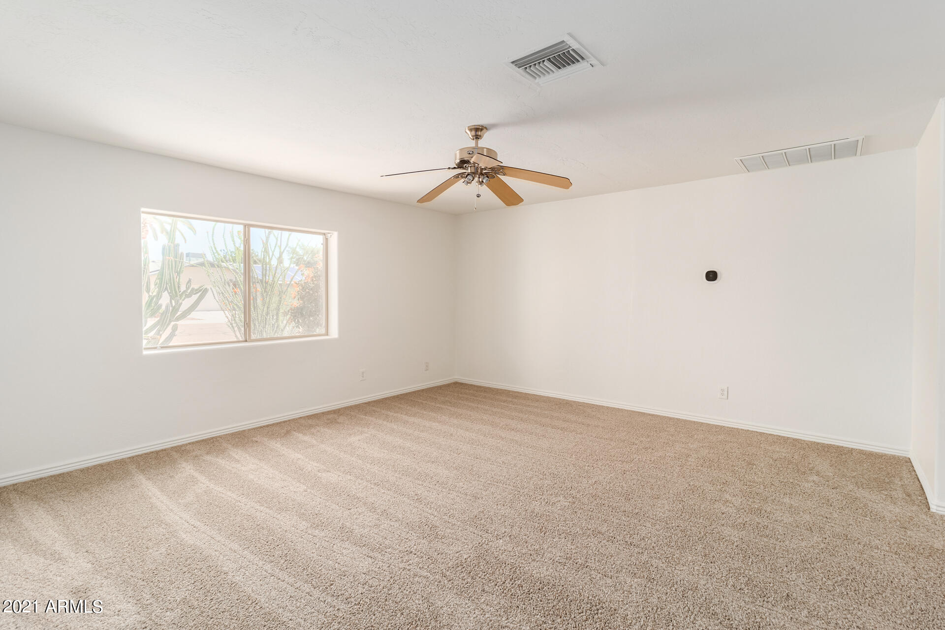 2833 East Cheryl Drive Phoenix, AZ 85028 - Photo 4 of 30 05 - Cheryl