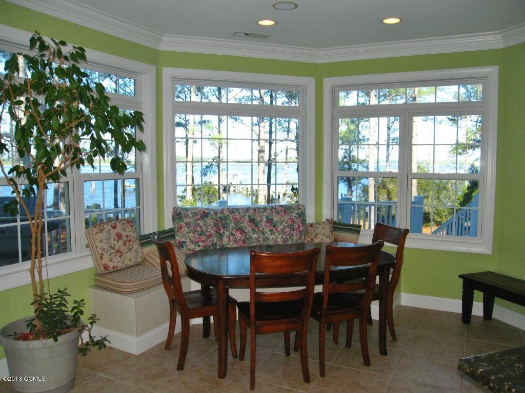 256 Thurman Road Beaufort, NC 28516 - Photo 16 of 50 Breakfast / Dining Nook off Kitchen