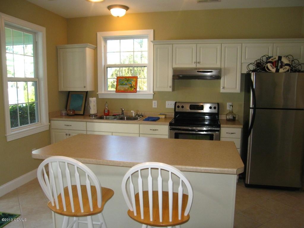256 Thurman Road Beaufort, NC 28516 - Photo 36 of 50 Guest House Kitchen