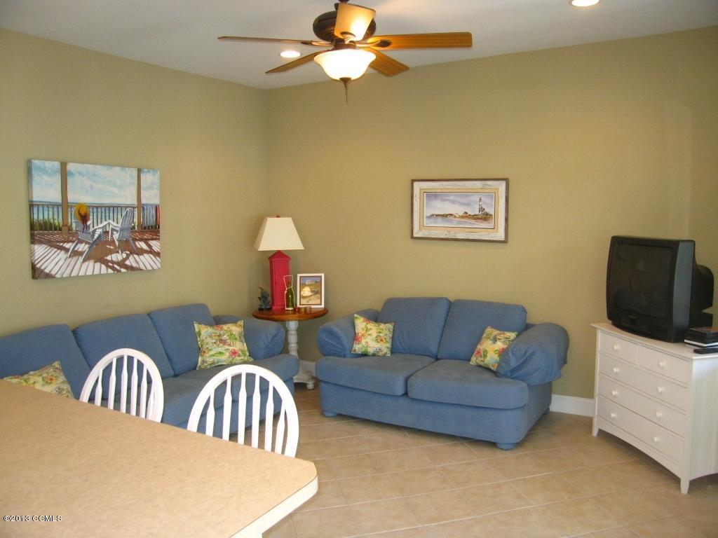 256 Thurman Road Beaufort, NC 28516 - Photo 37 of 50 Guest House Living Area