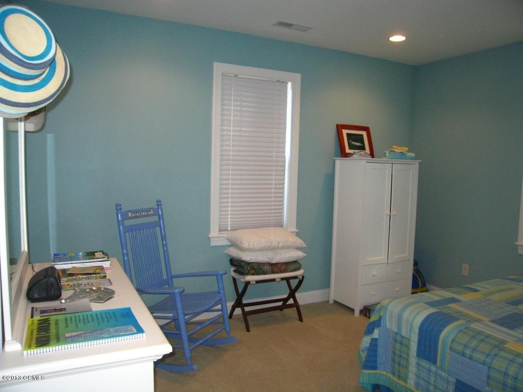 256 Thurman Road Beaufort, NC 28516 - Photo 39 of 50 Guest House Bedroom
