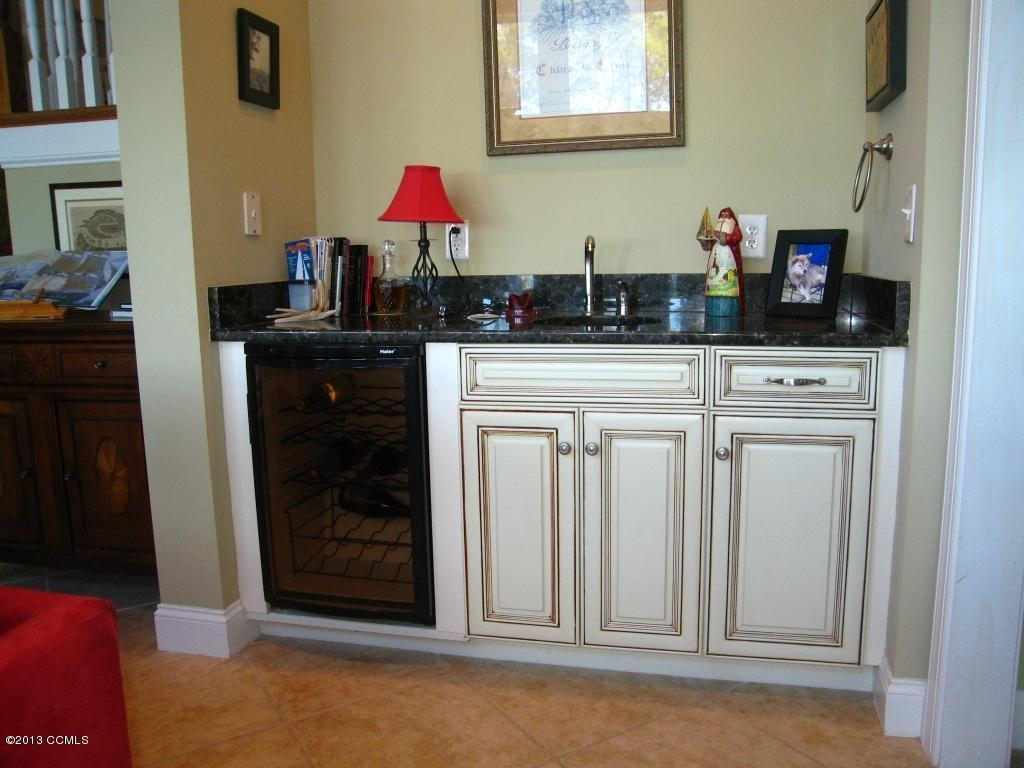 256 Thurman Road Beaufort, NC 28516 - Photo 10 of 50 Bar Area Great Room