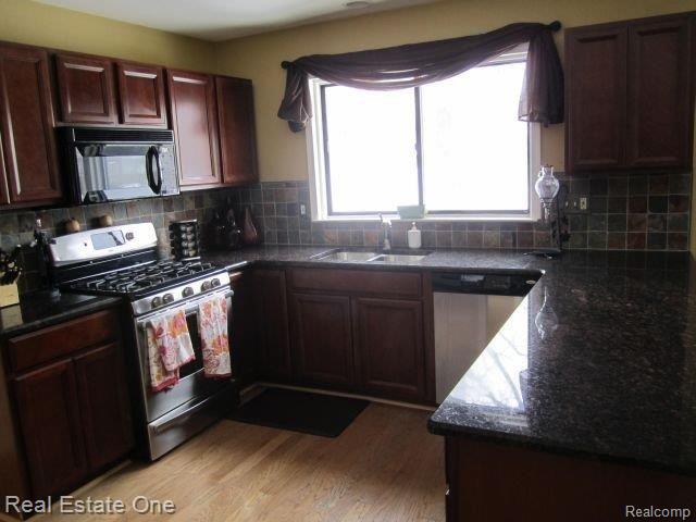 40469 Village Wood Road Novi, MI 48375 - Photo 3 of 24 image005.jpg
