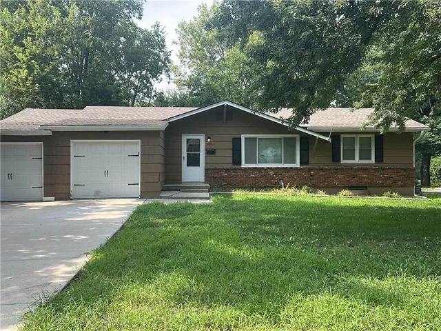 $300,000 | 10902 71st Place, Shawnee, KS 66203