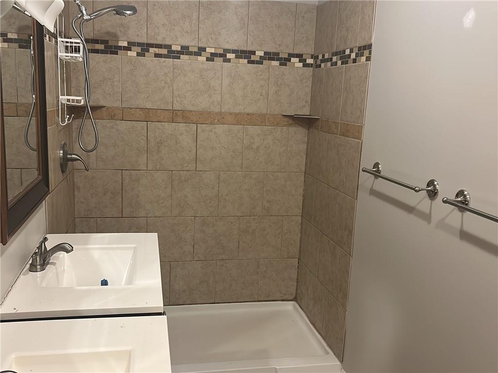 10902 71st Place Shawnee, KS 66203 - Photo 11 of 14