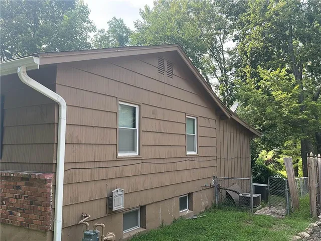 $300,000 | 10902 71st Place, Shawnee, KS 66203