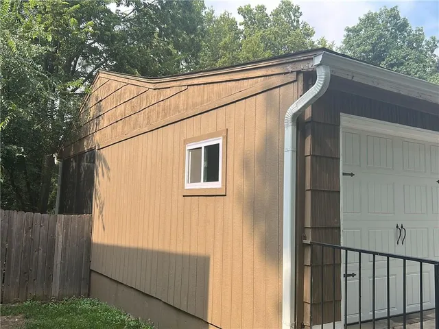 $300,000 | 10902 71st Place, Shawnee, KS 66203