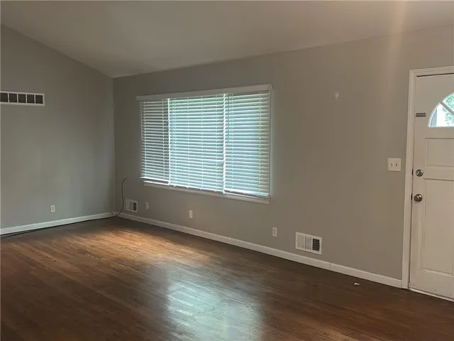 $300,000 | 10902 71st Place, Shawnee, KS 66203