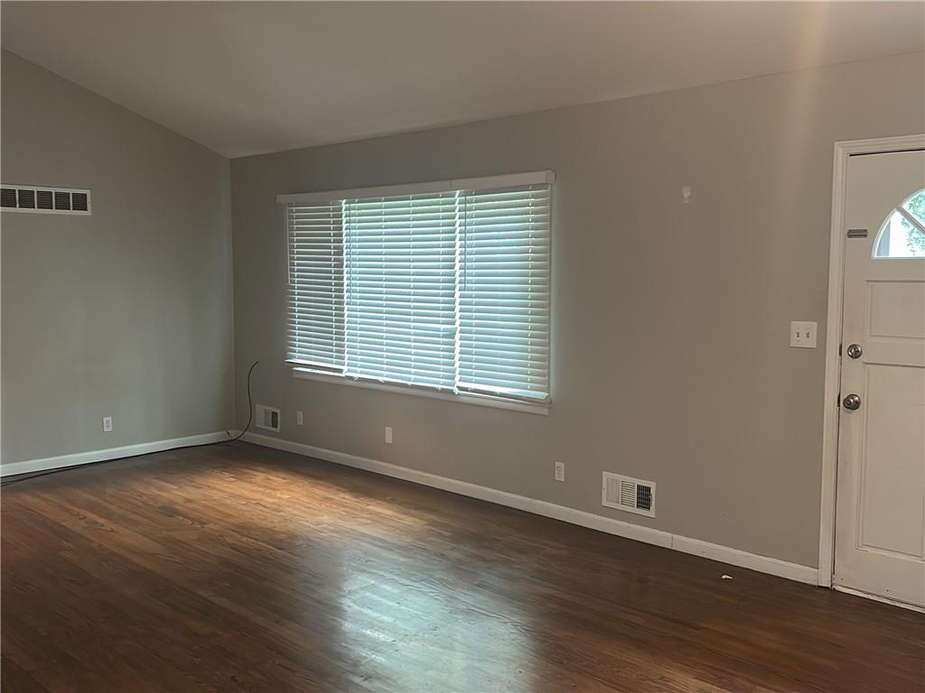 10902 71st Place Shawnee, KS 66203 - Photo 4 of 14