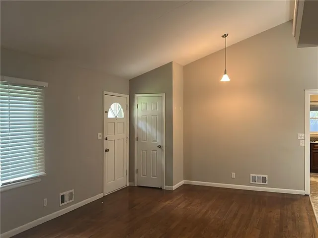 $300,000 | 10902 71st Place, Shawnee, KS 66203