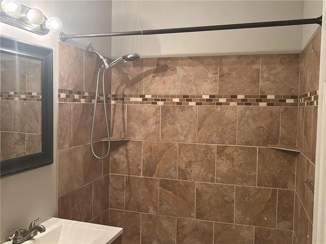 $300,000 | 10902 71st Place, Shawnee, KS 66203