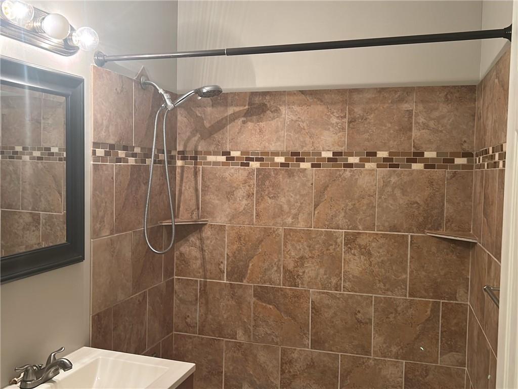 10902 71st Place Shawnee, KS 66203 - Photo 7 of 14