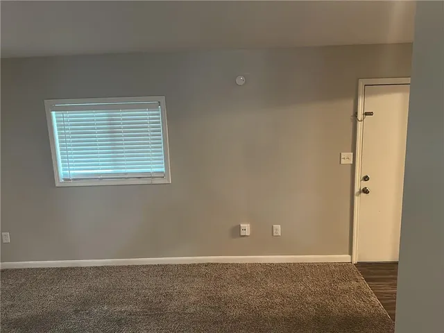 $300,000 | 10902 71st Place, Shawnee, KS 66203